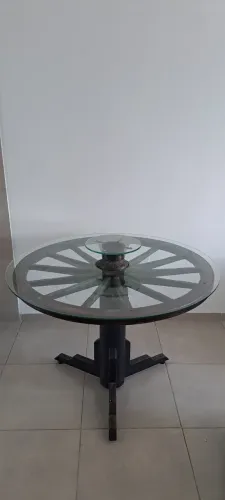 Mesa Rústica Roda de Carreta Legítima com Vidro Temperado 115cm