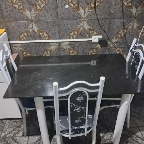 Mesa de Jantar de Mármore/Granito Escuro com 4 Cadeiras - Nova!