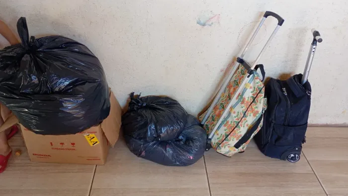 Roupas e Calçados para bazar 