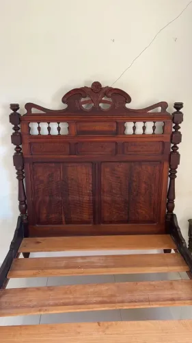 Cama madeira maciça
