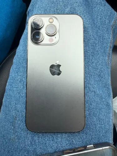 IPhone 13 pro com carregador