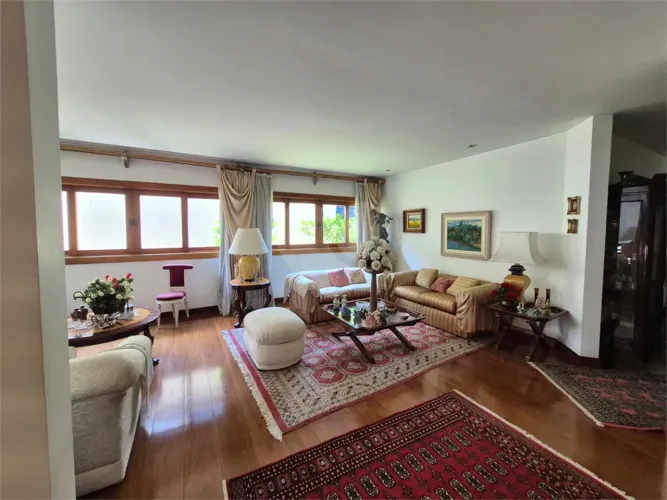Casa de Vila à venda ou para alugar com 4 quartos, sendo 2 suítes, em Morumbi, São Paulo -