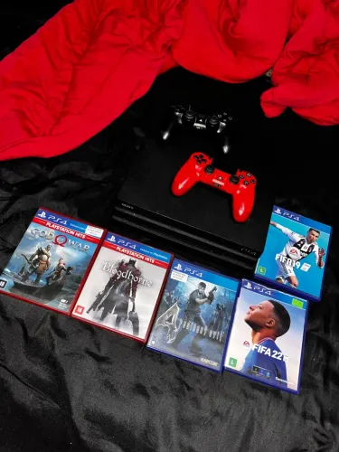 PS4 Pro 1 TB, 5 jogos, dois controles, R$ 1.500.