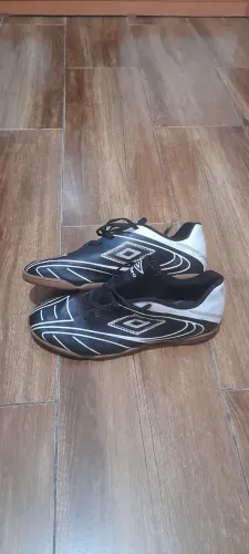 Chuteiras futsal N43 umbro original