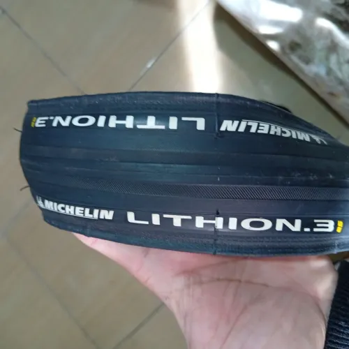Pneu Michelin 700x25 Kevlar Road bike usado 