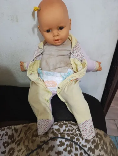 Boneca Bebezinho olhos castanhos