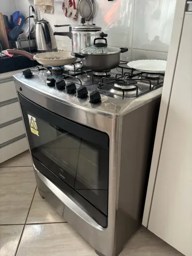 Fogão cinco bocas bem conservado