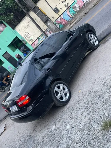 Volkswagen Polo Sedan 1.6 MI 101cv 8V 4P 2004