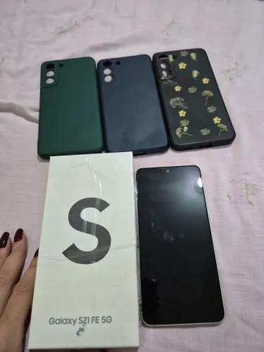 Vendo S21 FE com uma listra verde na tela