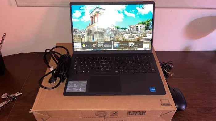 Notebook Dell Inspiron 15 i15-i120K-A10P | i3 12ª Geração | SSD 256GB