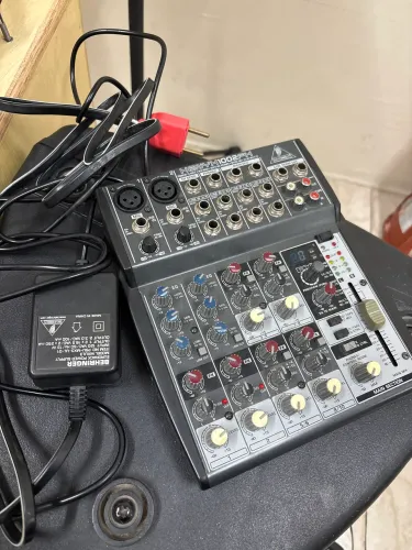 Mesa de som Behringer Xenys 1002FX