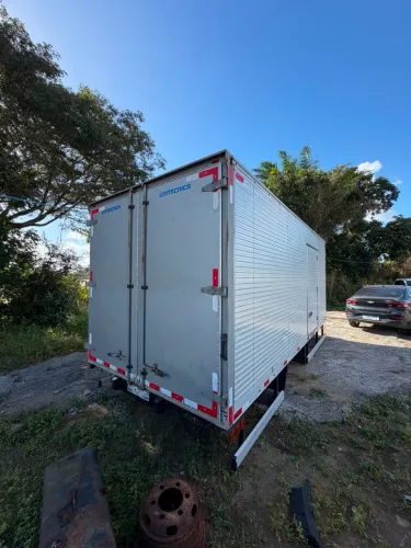Vendo baú para caminhão