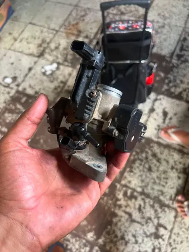 Vendo corpo de injeção da 160 e bico de injetor da 160 