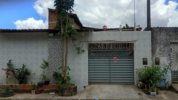 Imóvel com Casa e Ilê à Venda