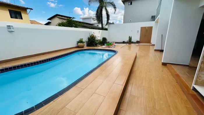 Casa de condomínio para venda tem 354 metros quadrados com 4 quartos