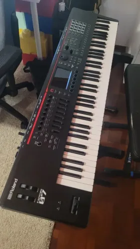 Teclado Roland Fantom 07 (impecável)