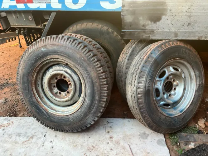 Pneus com roda F1000