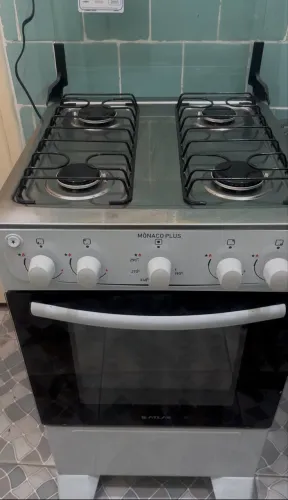 Fogão Mônaco Plus de 4 bocas seminovo