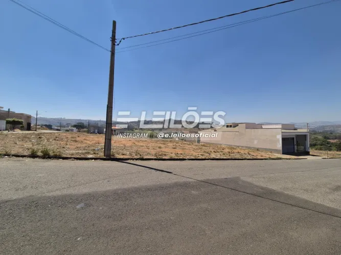 Terreno sem benfeitoria, área 322,79m² - Vargem Grande do Sul/SP