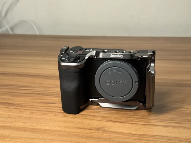 Sony ZV-E10 Mark II (Corpo com Cage)