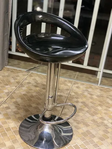 BANQUETA ALTA EM PERFEITO ESTADO