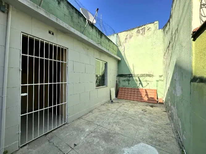 Duque de CAxias, 25 de Agosto, quarto e sala reformada (casa de vila)