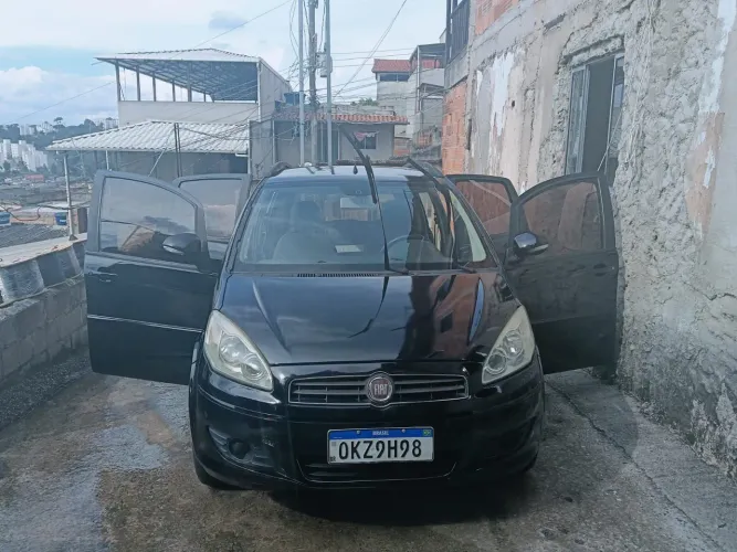Fiat Idea Attractive 1.4 Fire Flex 8V 5P 2012