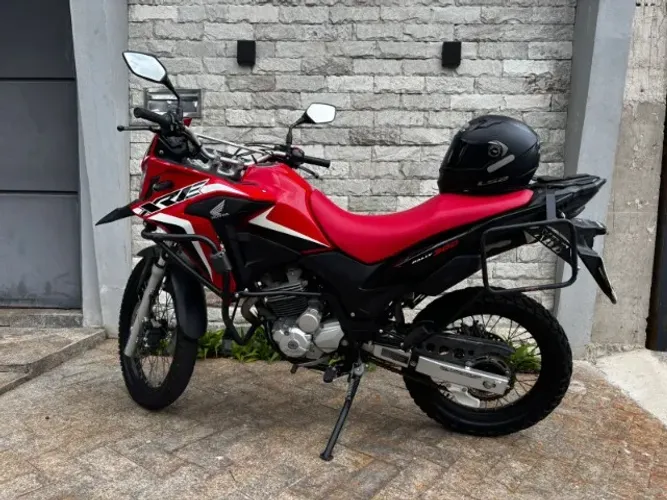XRE 300 ANO 2023