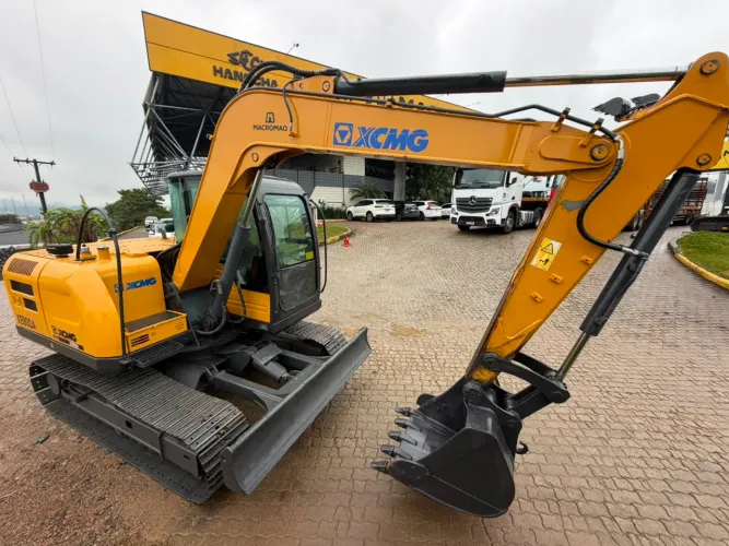 Miniescavadeira xe80da