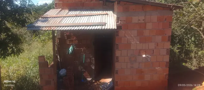 Vendo casa de um cômodo banheiro dentro com documento não paga água nem energia 