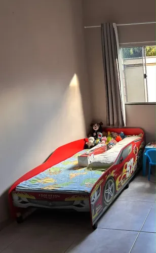 Cama infantil semi nova carro