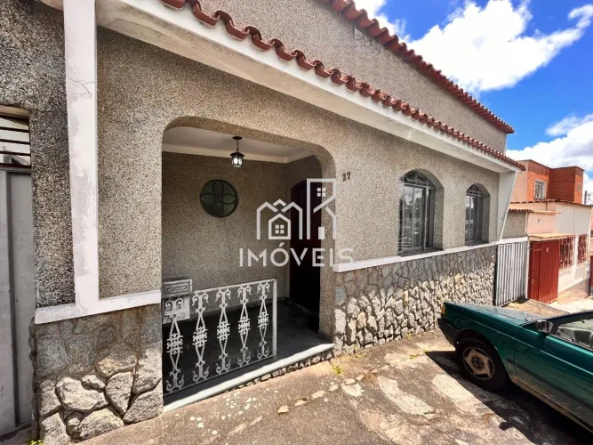 Casa à venda em BARBACENA-MG com 4 quartos + 3 kitnets no bairro São Sebastião
