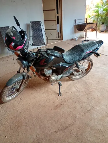 Vendo moto valor 8,900
