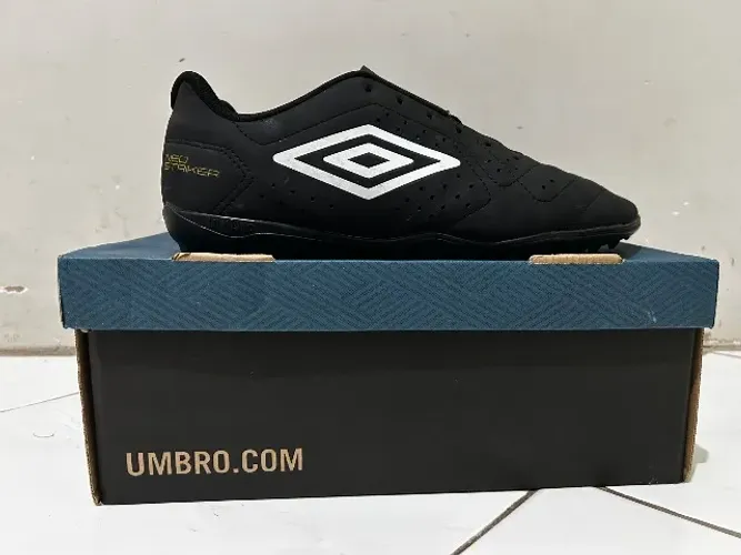 Chuteira Umbro Society Original - Poucos Usos - Ótimo Estado - Tam.41