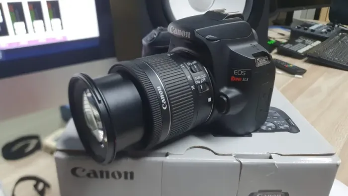 CANON EOS REBEL SL3 - EF-S 18-55 IS STM 24.1Mp 4K