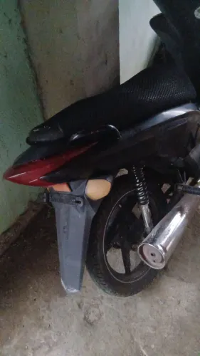 Vendo 50tinha com apenas o farou da frente concerta a mola do freio e carrega bateria