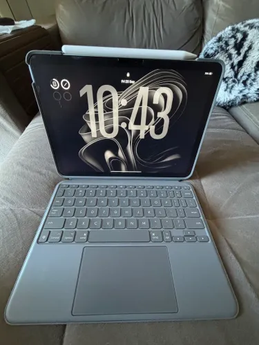 iPad Air M3 128Gb + Apple Pencil Pro + Logitech Combo Touch