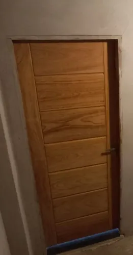 OPORTUNIDADE - PORTAS DE MADEIRA DE ANGELIM PEDRA