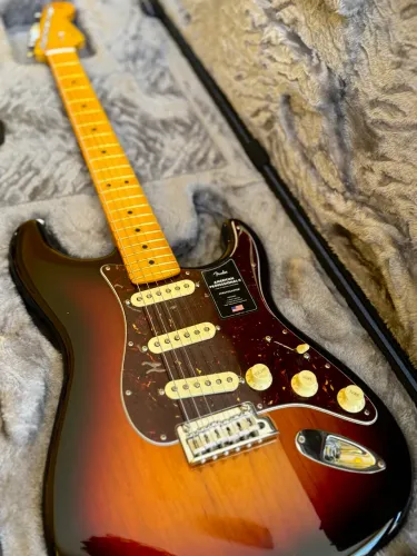 Guitarra Fender American Professional II Stratocaster RW Sunburst