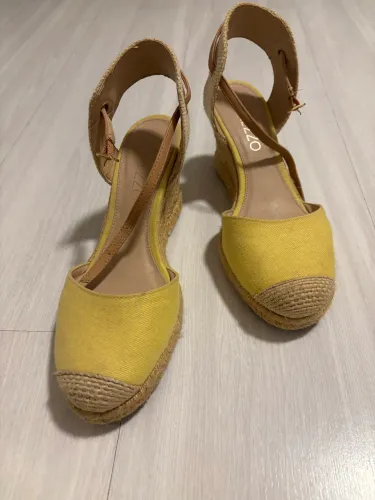 Sandália Arezzo Espadrille Anabela Amarela 36
