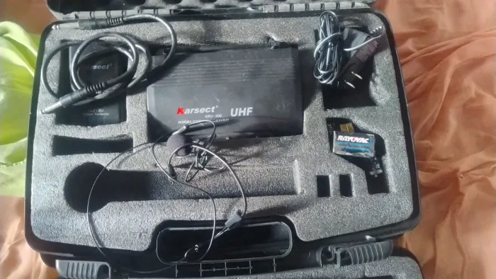 sistema de microfone sem fio Karsect, modelo KRU-200