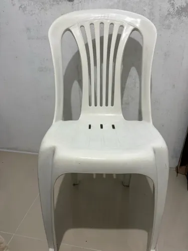 Cadeira plástica
