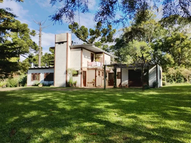 Casa 2 andares com pátio galpão plantação próximo ao centro de São Marcos