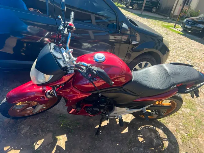 Moto cb300 semi nova