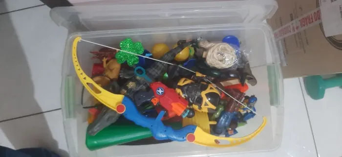 Vendo vários brinquedos infantil masculino em ótimo estado .