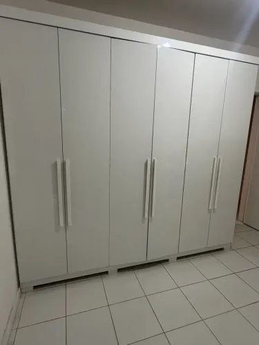 Vendo Guarda-roupa 6 portas e 6 gavetas