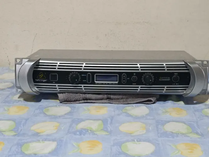 Inuke 1000 Behringer com DSP