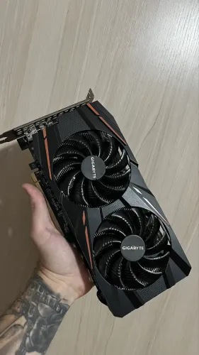 Placa de vídeo RX590 8GB gigabyte 