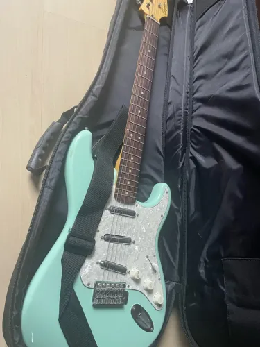 Guitarra Fender Stratocaster Squier