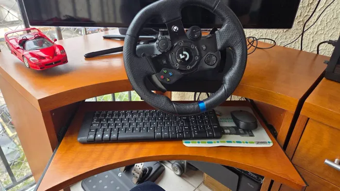 Mesa escrivaninha para computador de madeira